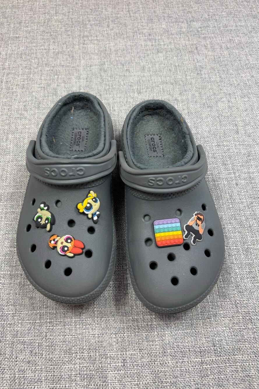 Crocs Classic Lined Clogs Gray M6 W8 Unisex Fleece Shoes w/ 5 Charms